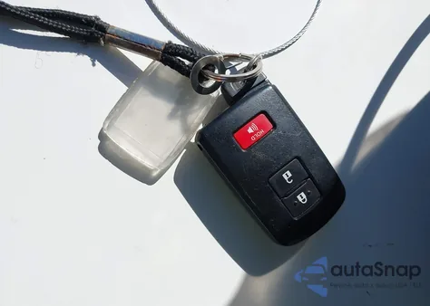 2018 Toyota Rav4 Xle z USA, uszkodzony, nr VIN JTMRFREVXJD255666